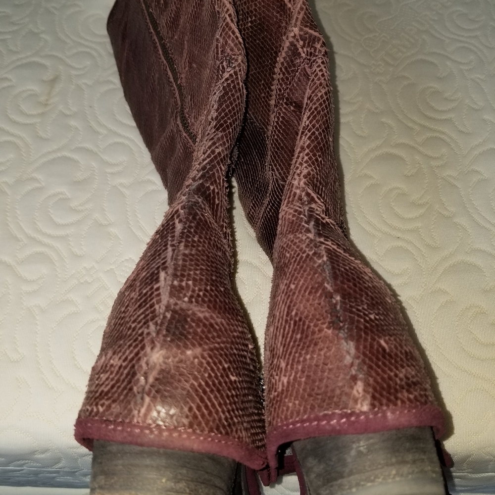 Women's 6M Pliner boots, wine-colored